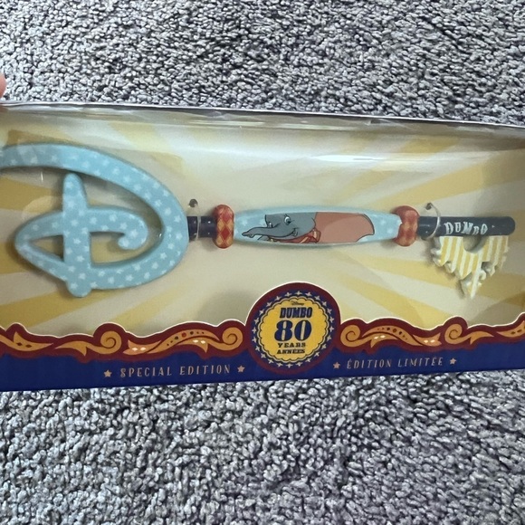 NWT Disney 80th Anniversary Dumbo Collectible Key Special Edition - Picture 4 of 5